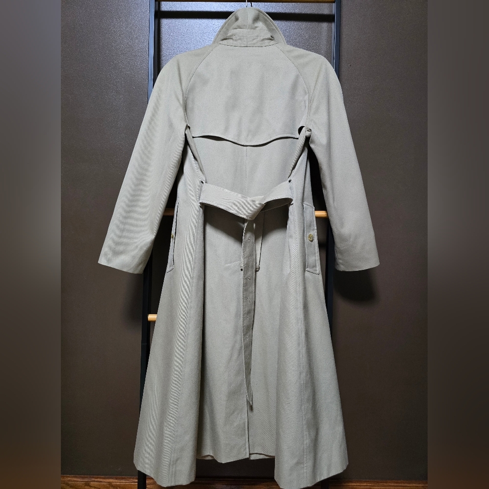 Vintage Burberry Classic Beige Trench Coat, With Removable Wool Liner - Picture 3 of 16